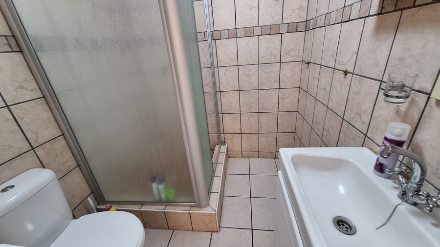 5 Bedroom Property for Sale in Stilbaai Wes Western Cape